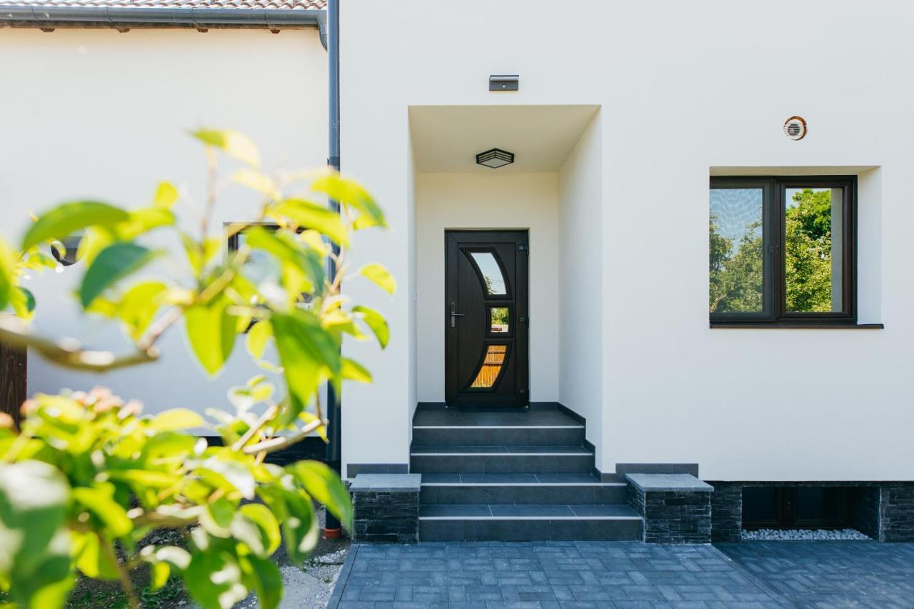 The Home Sweet Home Studio Apartment جورجيني المظهر الخارجي الصورة